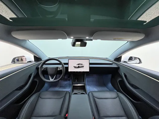 Tesla Model 3 — Фото автомобиля 10