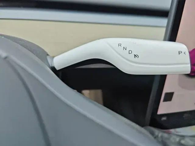 Tesla Model Y — Фото автомобиля 6