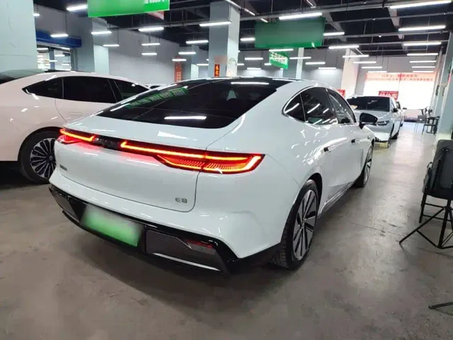 Geely Galaxy E8 — Фото автомобиля 6