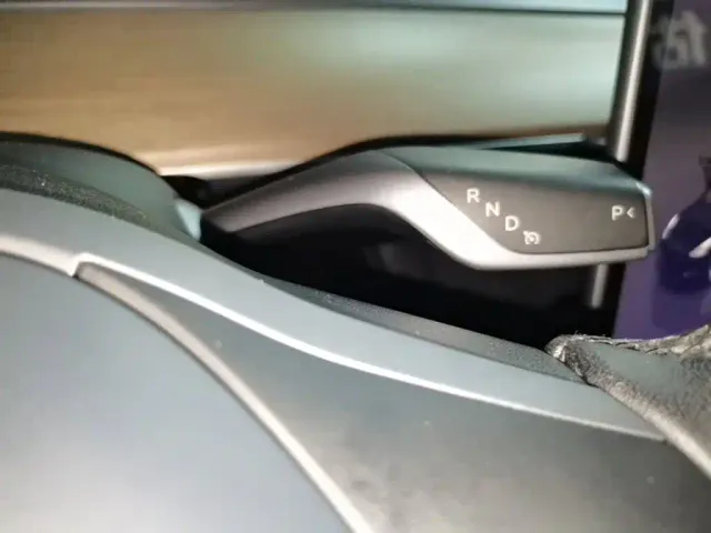 Tesla Model Y — Фото автомобиля 13