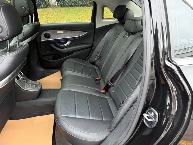 Mercedes-Benz E-Class — Фото автомобиля 12