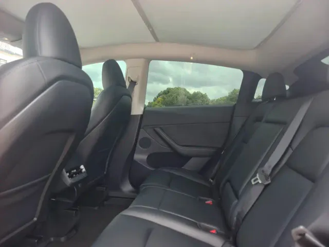 Tesla Model Y — Фото автомобиля 9