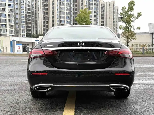 Mercedes-Benz E-Class — Фото автомобиля 8