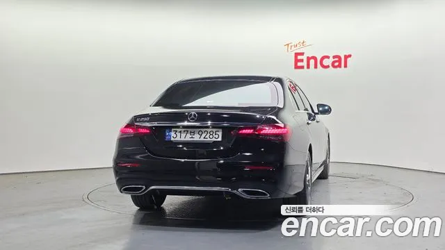 Mercedes-Benz E-Class — Фото автомобиля 4