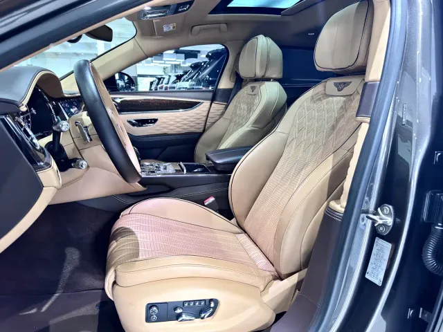 Bentley Flying Spur — Фото автомобиля 19