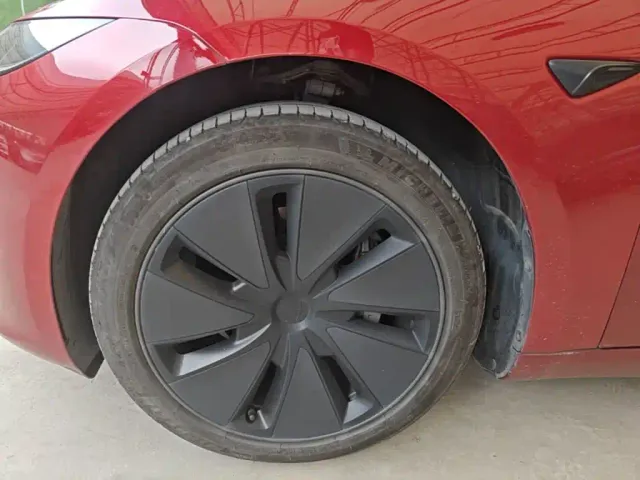 Tesla Model 3 — Фото автомобиля 22