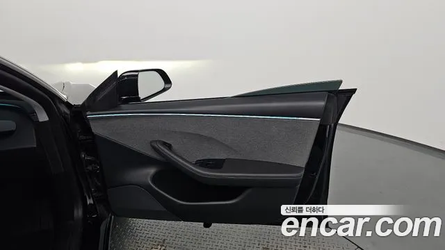 Tesla Model 3 — Фото автомобиля 13