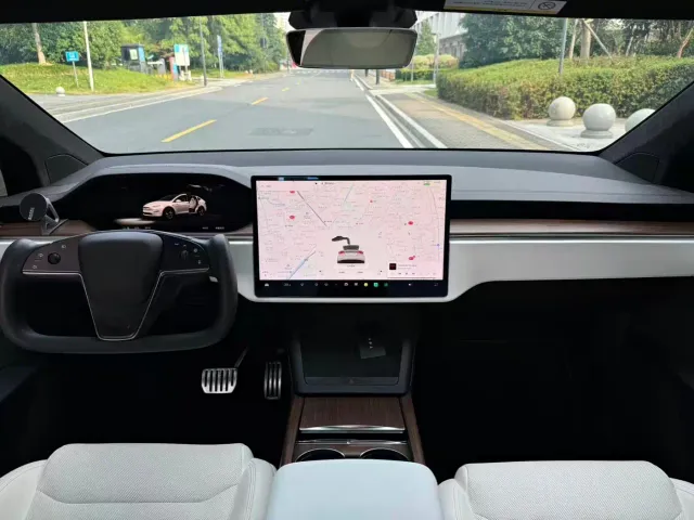 Tesla Model X — Фото автомобиля 3