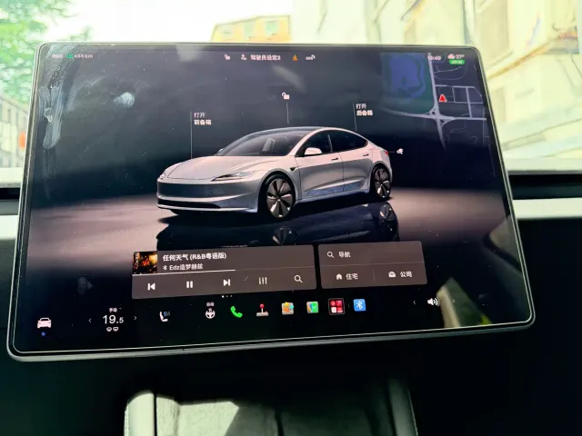 Tesla Model 3 — Фото автомобиля 14