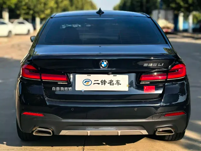 BMW 5 Series — Фото автомобиля 6