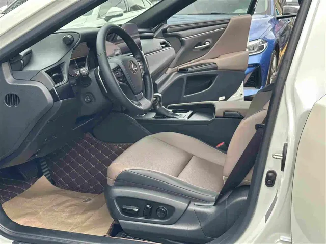 Lexus ES — Фото автомобиля 16