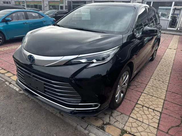 Toyota Sienna — Фото автомобиля 3