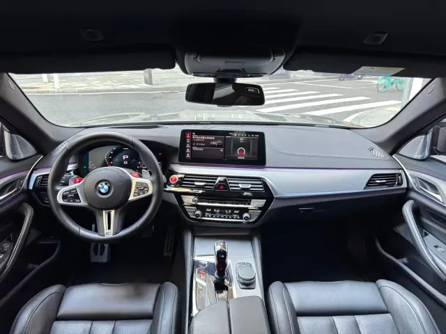 BMW M5 — Фото автомобиля 11