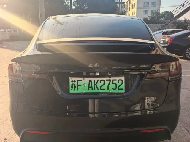 Tesla Model X — Фото автомобиля 3
