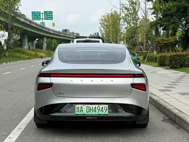 Xpeng P7 — Фото автомобиля 12