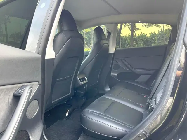 Tesla Model Y — Фото автомобиля 6