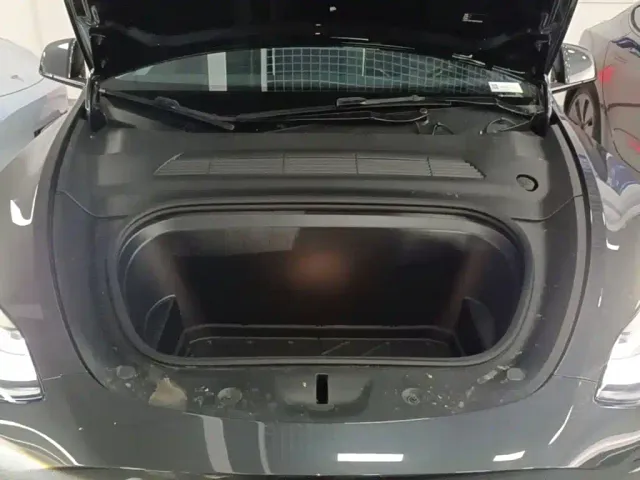Tesla Model Y — Фото автомобиля 19