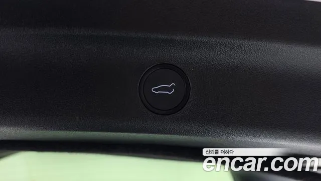 Tesla Model Y — Фото автомобиля 24