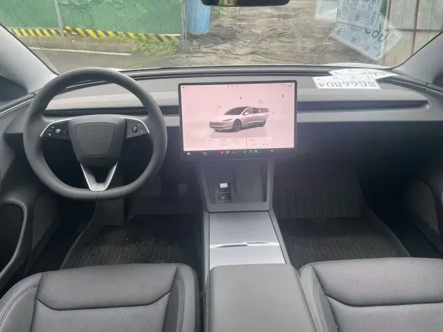 Tesla Model 3 — Фото автомобиля 5