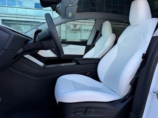 Tesla Model Y — Фото автомобиля 9