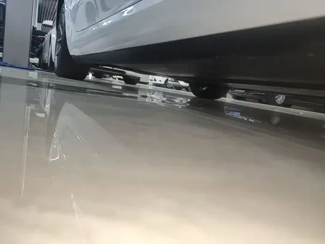Tesla Model 3 — Фото автомобиля 20