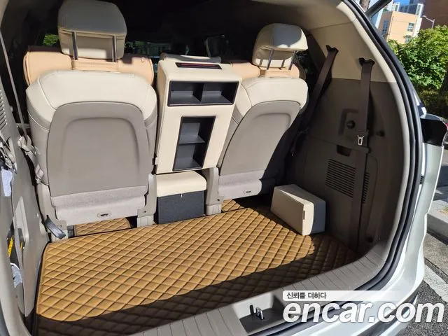 Kia Carnival Generation 4 — Фото автомобиля 13