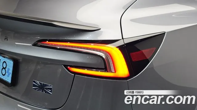 Tesla Model 3 — Фото автомобиля 8