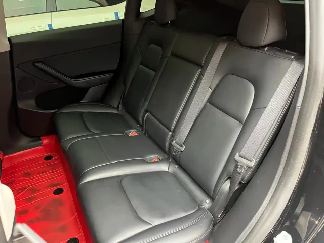 Tesla Model Y — Фото автомобиля 13