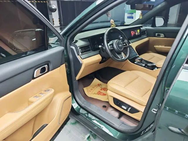 Li Auto ONE — Фото автомобиля 10