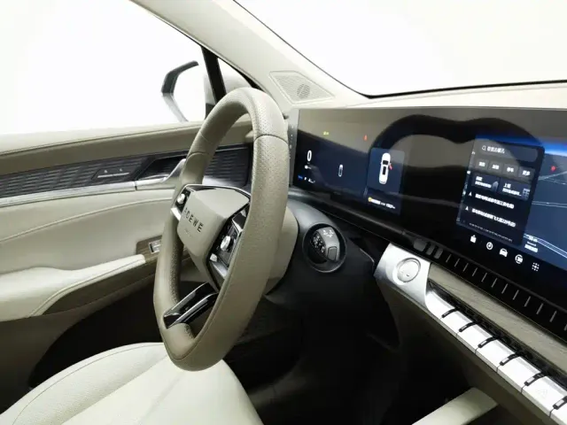 Roewe RX9 — Фото автомобиля 22
