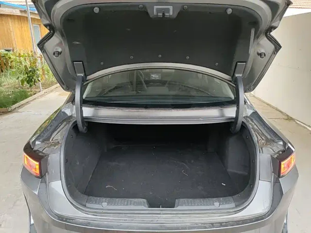 Changan Qiyuan A05 — Фото автомобиля 18