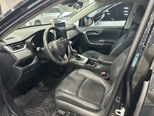 Toyota RAV4 — Фото автомобиля 7