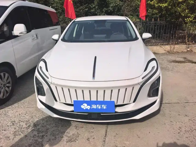 Hongqi E-QM5 — Фото автомобиля 2