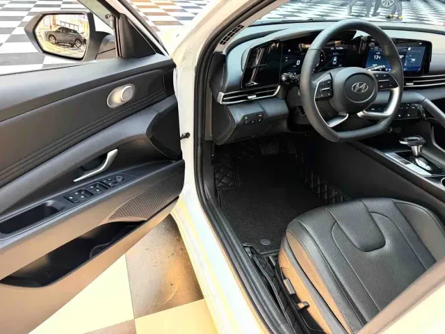 Hyundai Elantra — Фото автомобиля 4