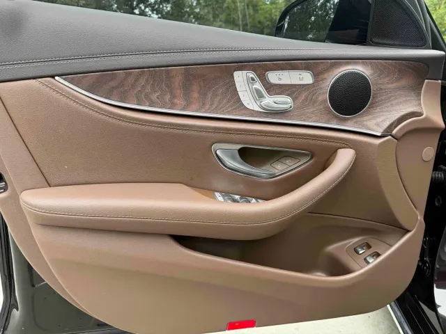 Mercedes-Benz E-Class — Фото автомобиля 14