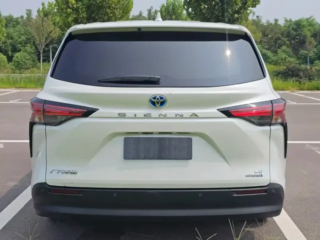 Toyota Sienna — Фото автомобиля 7