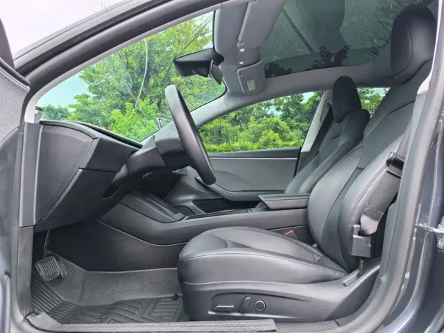 Tesla Model 3 — Фото автомобиля 9