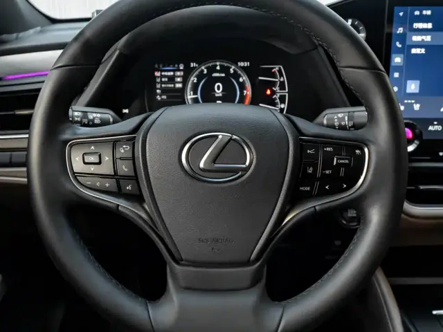 Lexus ES — Фото автомобиля 16