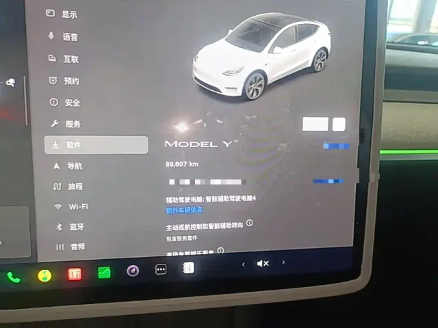 Tesla Model Y — Фото автомобиля 11