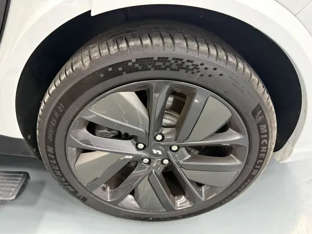 Li Auto L7 — Фото автомобиля 16