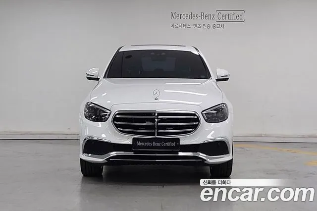 Mercedes-Benz E-Class — Фото автомобиля 3