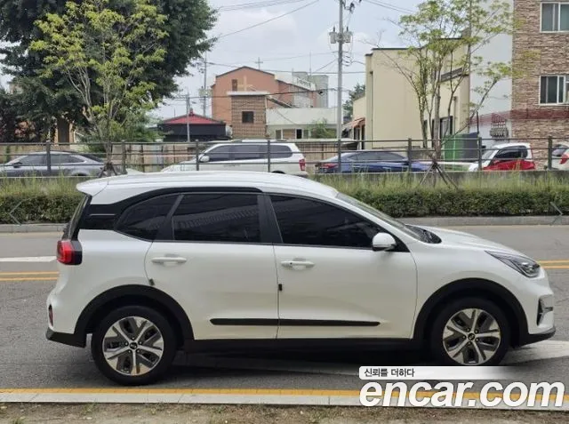 Kia Niro — Фото автомобиля 4