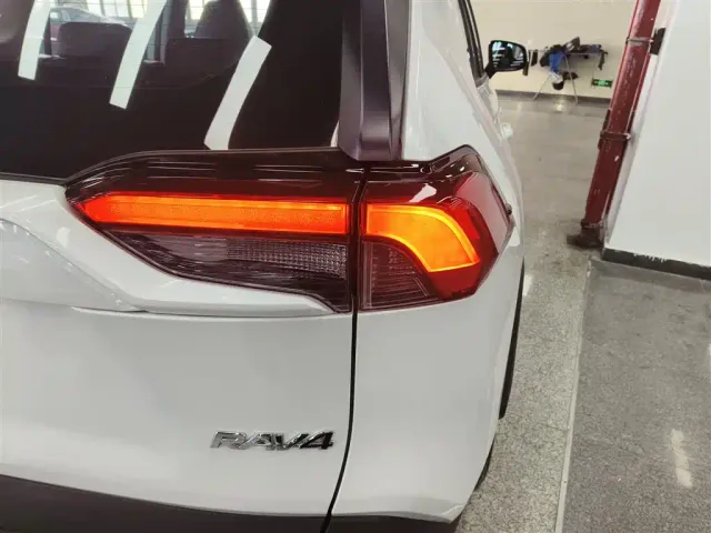 Toyota RAV4 — Фото автомобиля 23