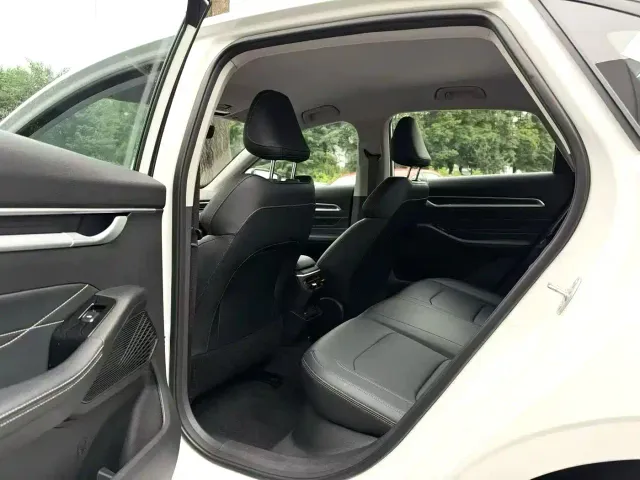Geely Emgrand — Фото автомобиля 6