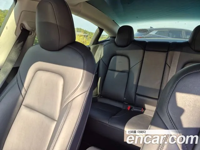 Tesla Model 3 — Фото автомобиля 10