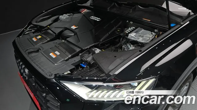 Audi Q8 55 TFSI quattro Premium — Фото автомобиля 6