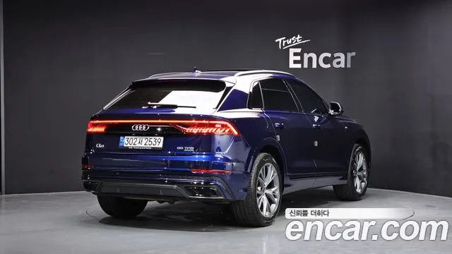 Audi Q8 55 TFSI quattro Premium — Фото автомобиля 2