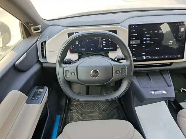 Volvo XC70 Plug-in Hybrid — Фото автомобиля 10