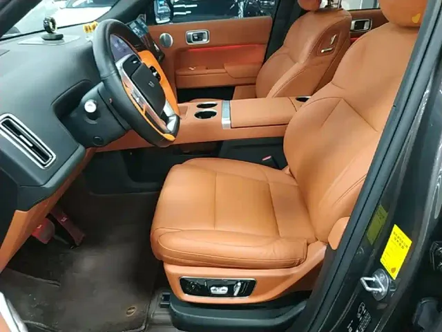 Li Auto L8 — Фото автомобиля 14