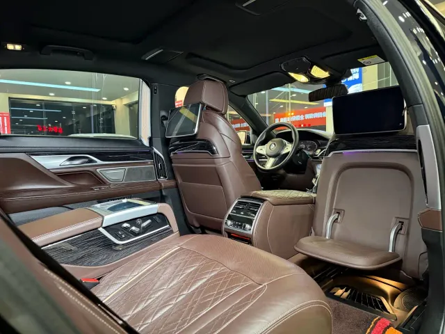 BMW BMW 7 Series 2021 Model 740Li Premium M Sport Package — Фото автомобиля 19